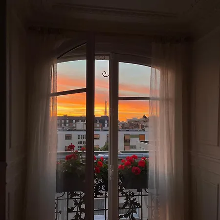 Vue Tour Eiffel Charme Parisien, 2 Confort Apartament Paryż