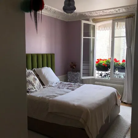 Apartament Vue Tour Eiffel Charme Parisien, 2 Confort *