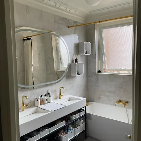 Apartament Vue Tour Eiffel Charme Parisien, 2 Confort *