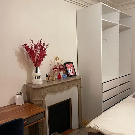 Apartament Vue Tour Eiffel Charme Parisien, 2 Confort *