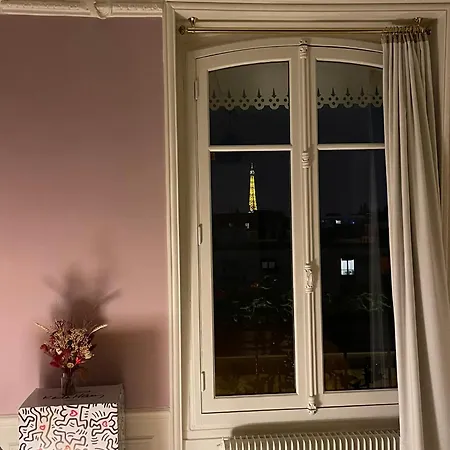 Apartament Vue Tour Eiffel Charme Parisien, 2 Confort